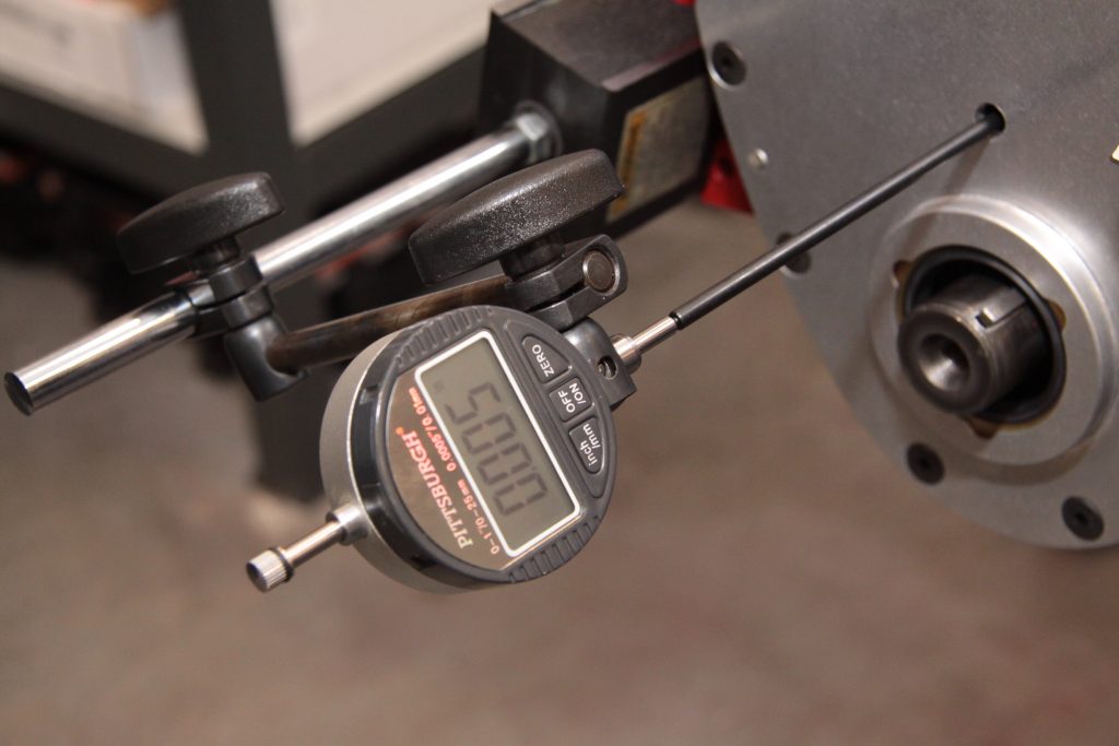 Checking camshaft end play