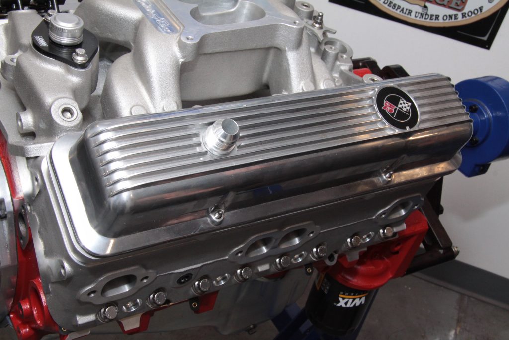 Ribbed valve cover on small block Chevy