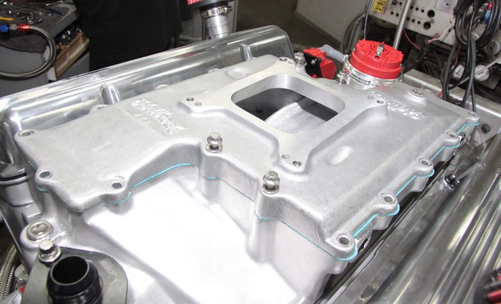 Edelbrock Smoky Ram intake manifold for small block Chevy