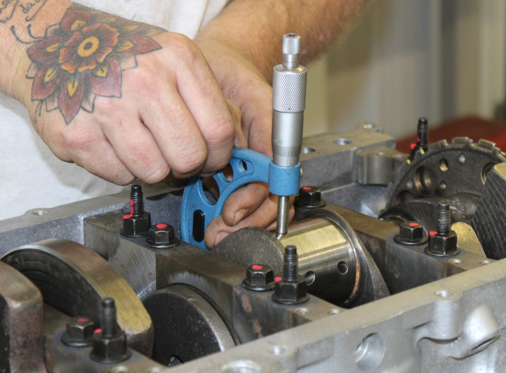 Checking rod journal bearing clearance on GM LS1 engine