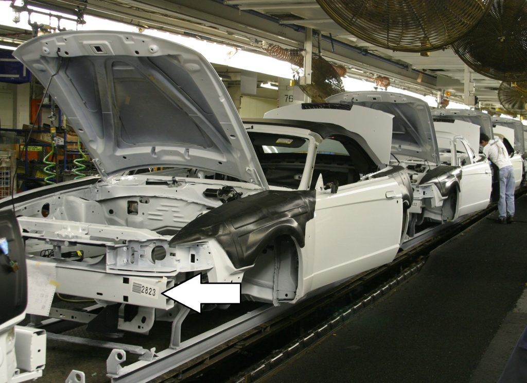 2004 Mustang bodies going to final assembly line