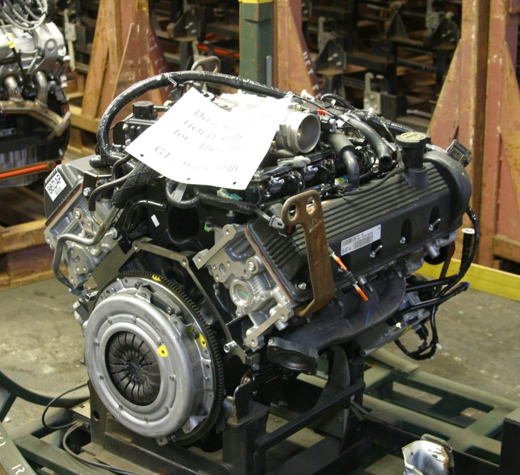 4.6L V8 engine for final 2004 Mustang