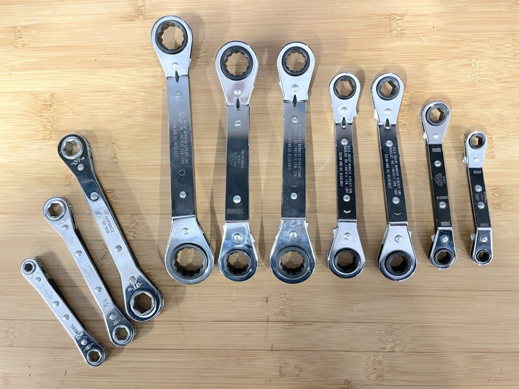 Ratcheting box end wrenches