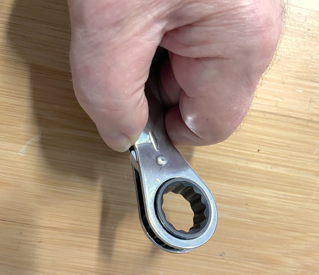 Ratcheting box end wrench reverse lever