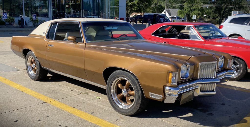 1971 Pontiac Grand Prix, front passenger side