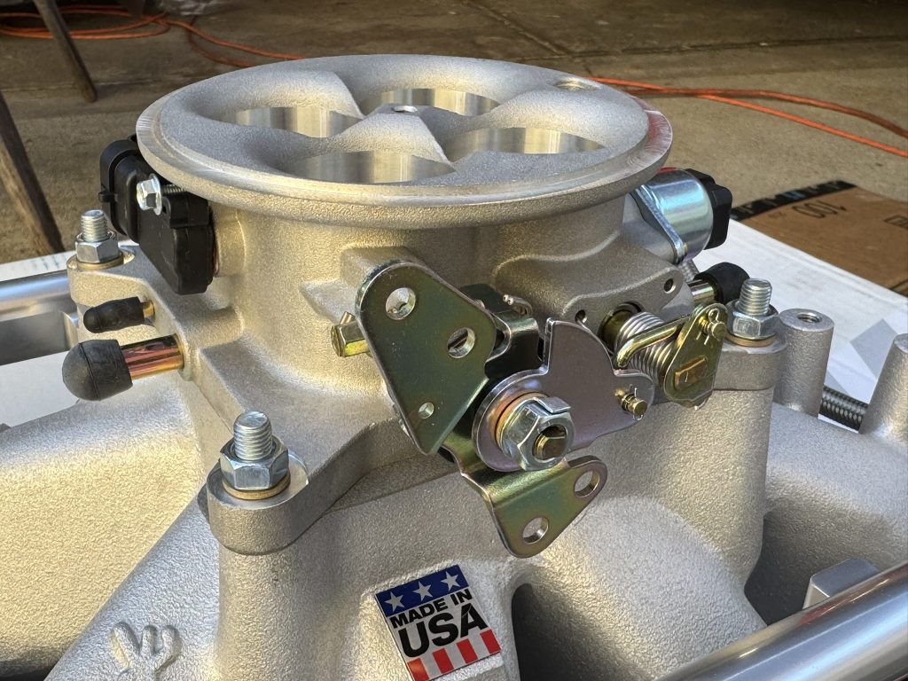 Edelbrock Pro Flo EFI throttle body linkage