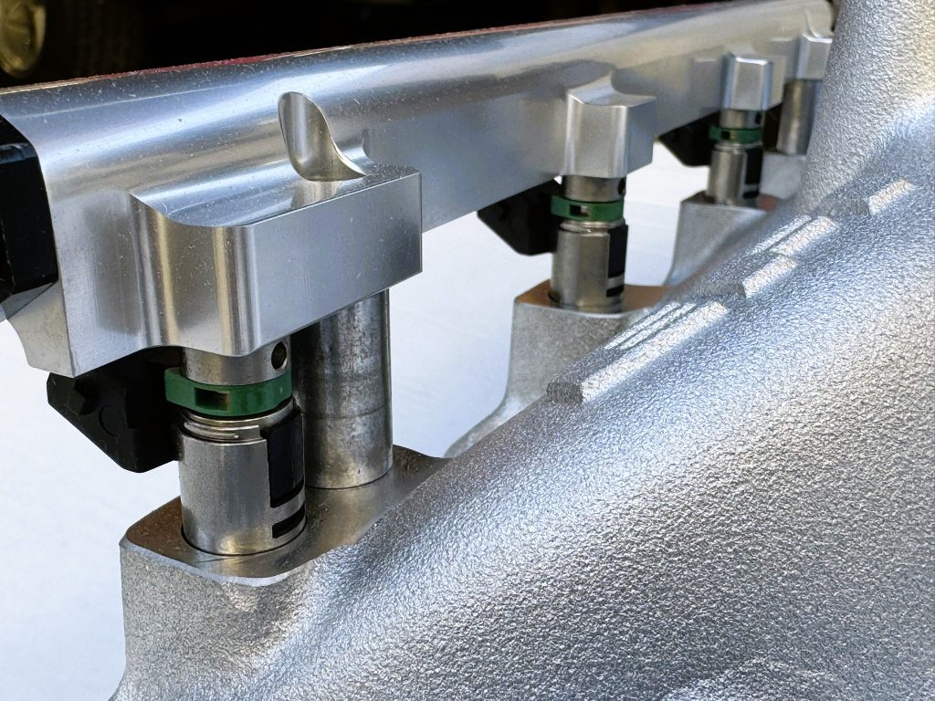 Edelbrock Pro Flo EFI fuel rail