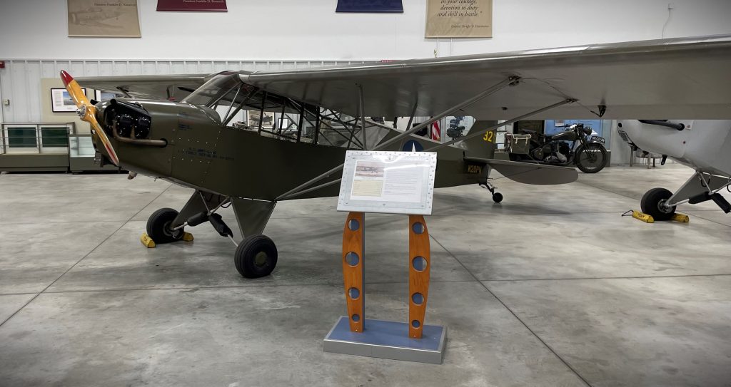 piper grasshopper (cub) l-4h on display