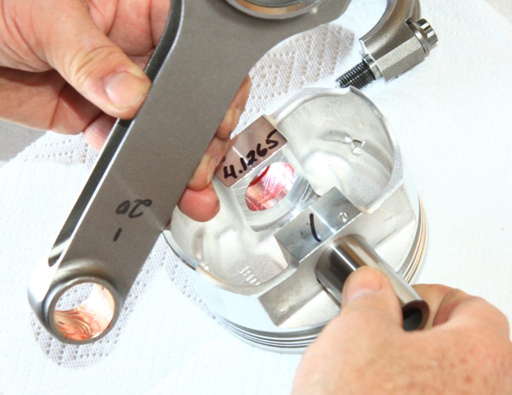 Connecting rod and piston for 442ci Ford FE engine