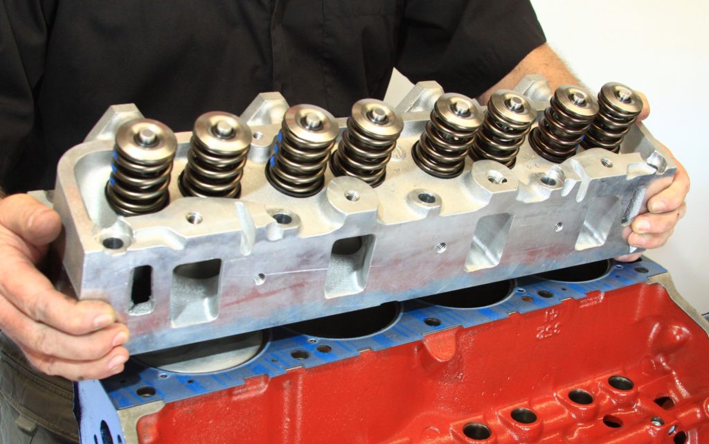 Installing Edelbrock Performer RPM cylinder head on Ford FE engine